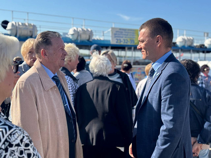 Участники проекта «Школа социальной активности» совершили прогулку на теплоходе по Волге