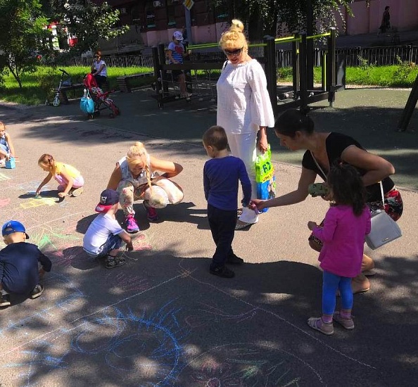 На бульваре Рахова провели конкурс детского 
рисунка