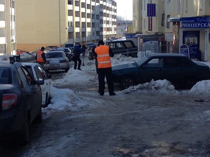 В Волжском районе все будни шла борьба 
со снегом