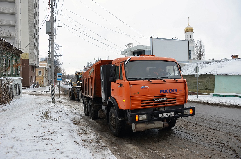 Саратов очищают от снега в круглосуточном 
режиме