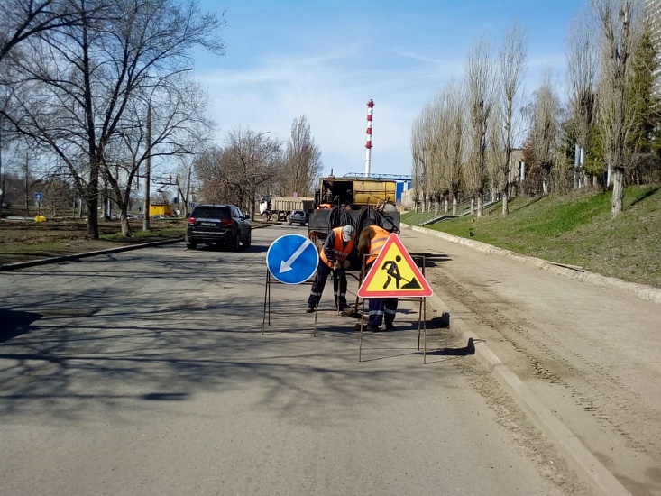 В Саратове продолжается ямочный ремонт 
дорожного покрытия