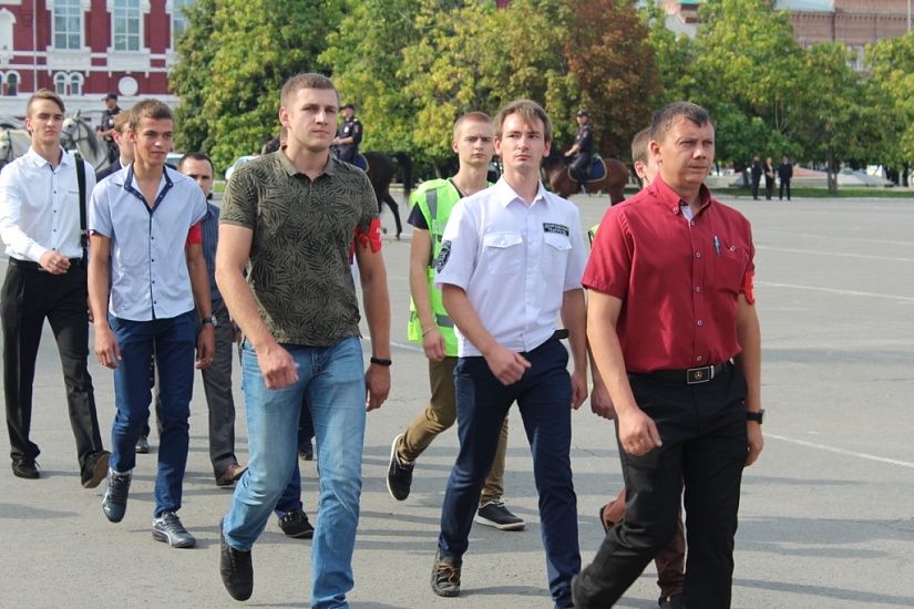 Дружинники приняли участие в гарнизонном 
разводе