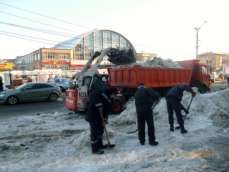 В Кировском районе очищено 18500 квадратных 
метров тротуаров