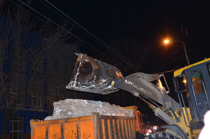Валерий Сараев ознакомился с ходом работ 
по уборке города от снега