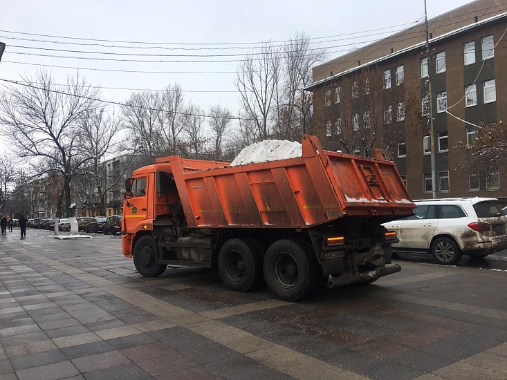 Продолжается очистка городских улиц