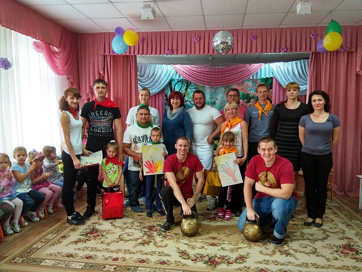 В детском саду № 121 прошел спортивный праздник 
«Загляни в семейный альбом»