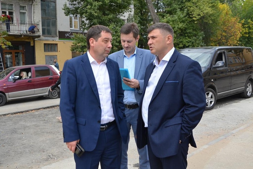 Максим Сиденко проконтролировал ход реконструкции 
тепломагистралей в центральной части города