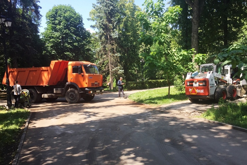 В Волжском районе продолжают вывозить 
поваленные деревья и ветки