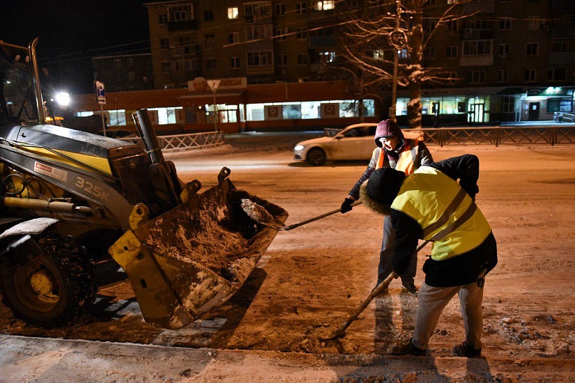 В ночное время улицы города будут убирать 
116 единиц спецтехники