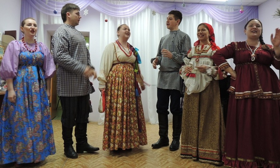 Центральная городская библиотека приглашает 
на фольклорный праздник