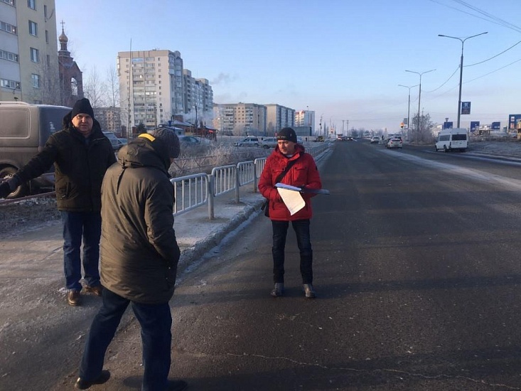 Представители муниципалитета провели 
мониторинг состояния дорожного полотна по ул. Муленкова