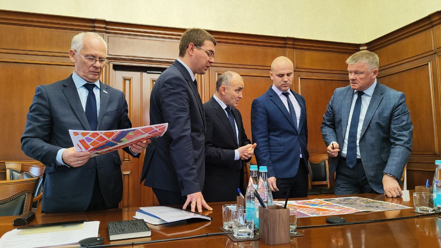 Михаил Исаев: «Через Славянскую площадь города проходят свыше 40 маршрутов общественного транспорта»