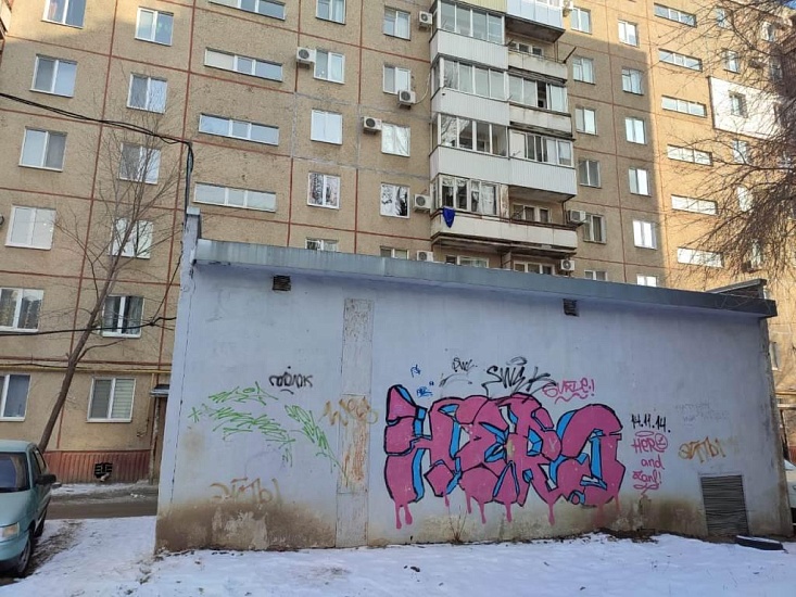 В Ленинском районе прошло обследование 
территории с целью выявления незаконно размещенных объявлений и граффити