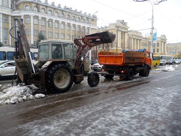 В Кировском районе очистили 25 тысяч квадратных 
метров тротуаров