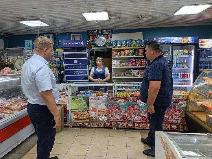 Андрей Марусов провел осмотр входных групп 
объектов бизнес-сферы