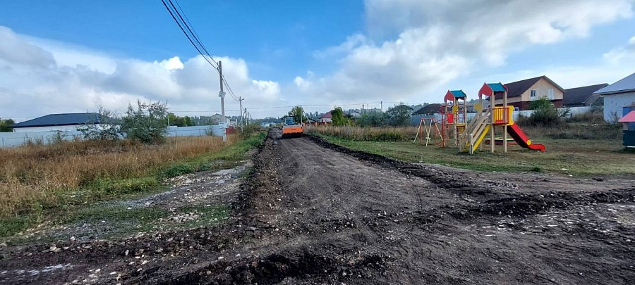 Продолжаются работы по благоустройству 
поселка Воробьевка