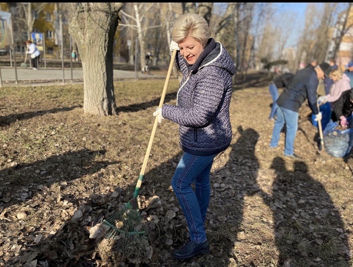 Лада Мокроусова приняла участие в общегородском 
субботнике