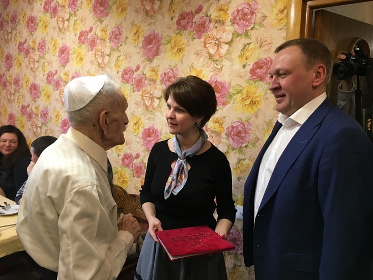 Участник Великой Отечественной войны Михаил 
Абрамович Мейер празднует столетний юбилей