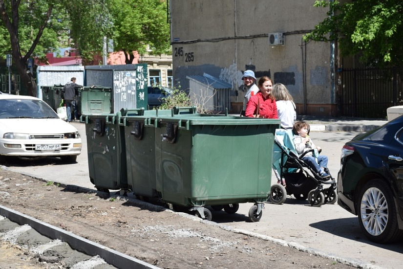 В Саратове с центральных улиц убрали 45 
контейнерных площадок