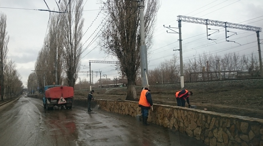 В Заводском районе начались работы по очистке 
световых опор
