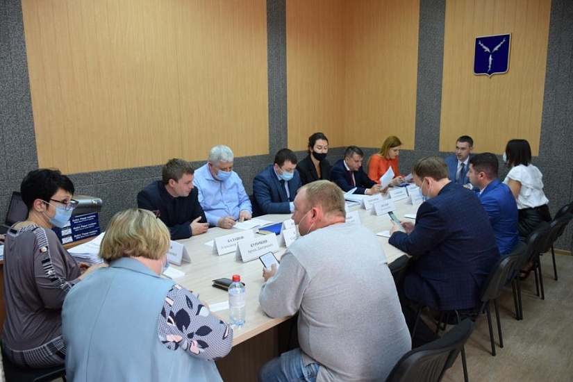Более 60 человек оштрафовали за парковку 
на газоне