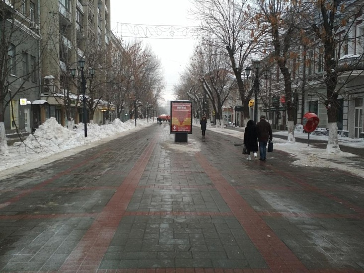 Из центра города продолжают вывозить снег 
и наледь