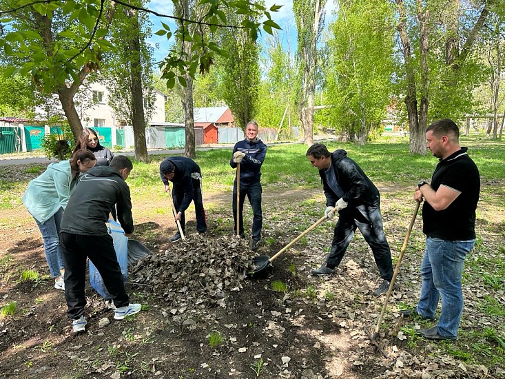 В Заводском районе продолжаются субботники