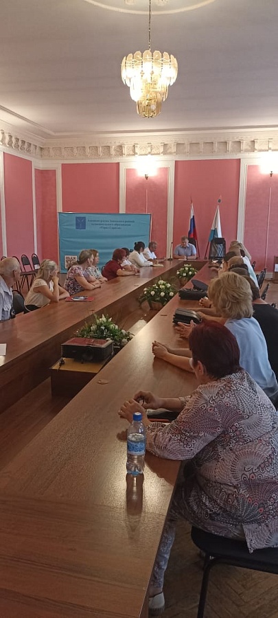 Андрей Марусов провел встречу со старшими 
по домам