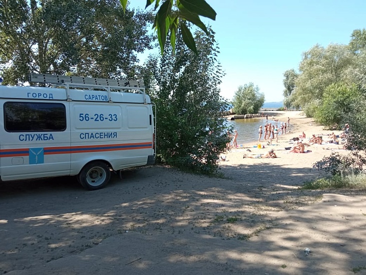 Саратовцы продолжают купаться в запрещенных 
местах