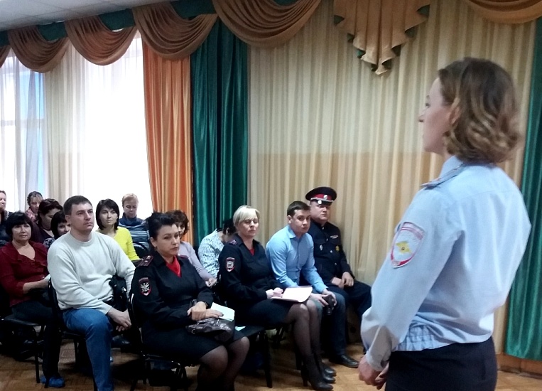 В Октябрьском районе прошел семинар «Профилактика 
правонарушений и преступлений среди несовершеннолетних»