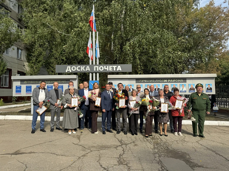 В Гагаринском районе обновили Доску почета