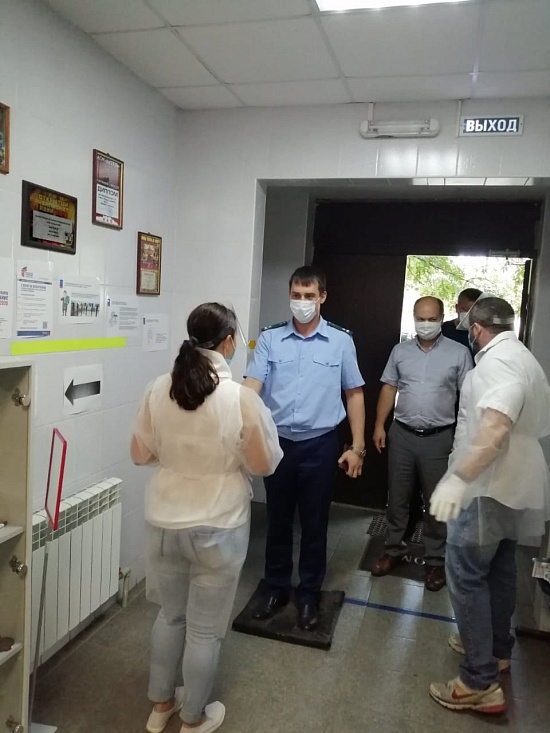 Наблюдатели заметили на одном из избирательных 
участков прокурора города