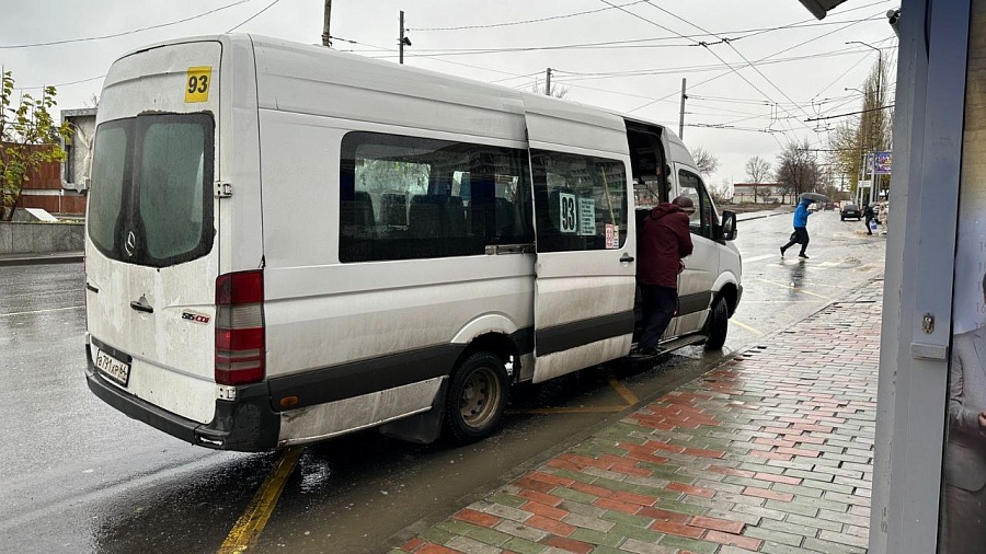Проведена проверка маршрутов №№ 93, 95 и 
8 на конечном остановочном пункте «Славянская площадь»