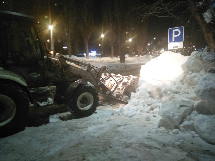 Продолжается комплексная очистка улиц 
Октябрьского района