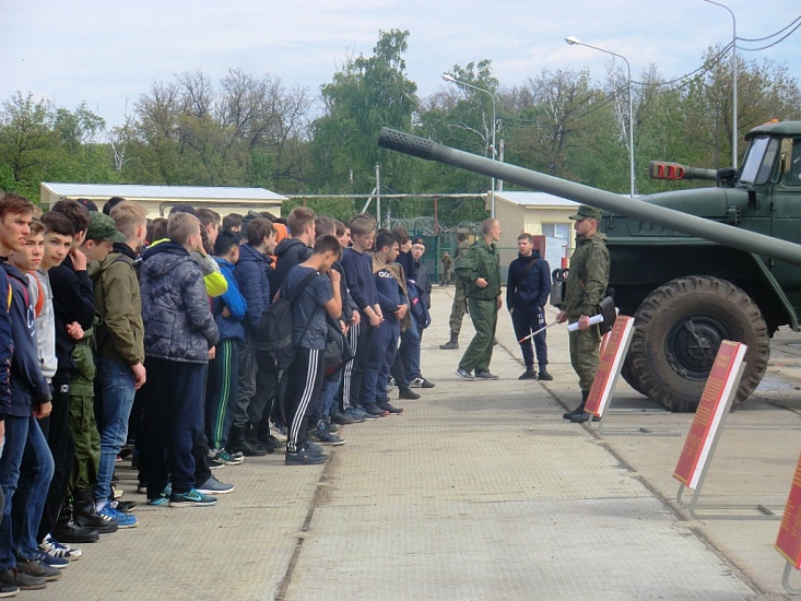 Для учащихся допризывного возраста организовали 
военно-полевые сборы по основам военной службы