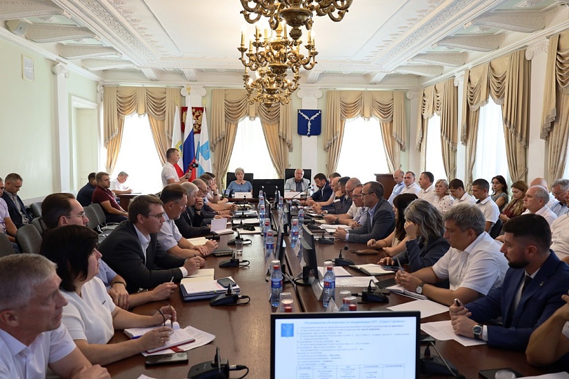 Глава города Саратова Лада Мокроусова 
провела оперативное совещание с руководителями структурных подразделений администрации