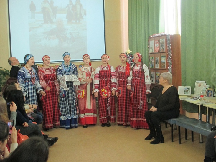 В библиотеке № 10 прошли традиционные фольклорные 
посиделки «Крещенские забавы»