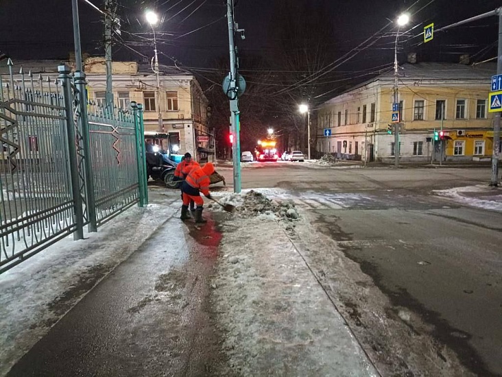 Уборка города от наледи ведется в круглосуточном 
режиме