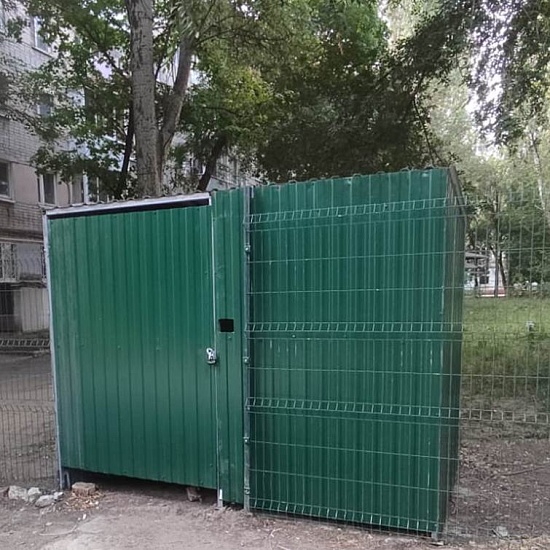 На территории Октябрьского района продолжаются 
мероприятия по обустройству управляющими организациями контейнерных площадок на обслуживаемых территориях