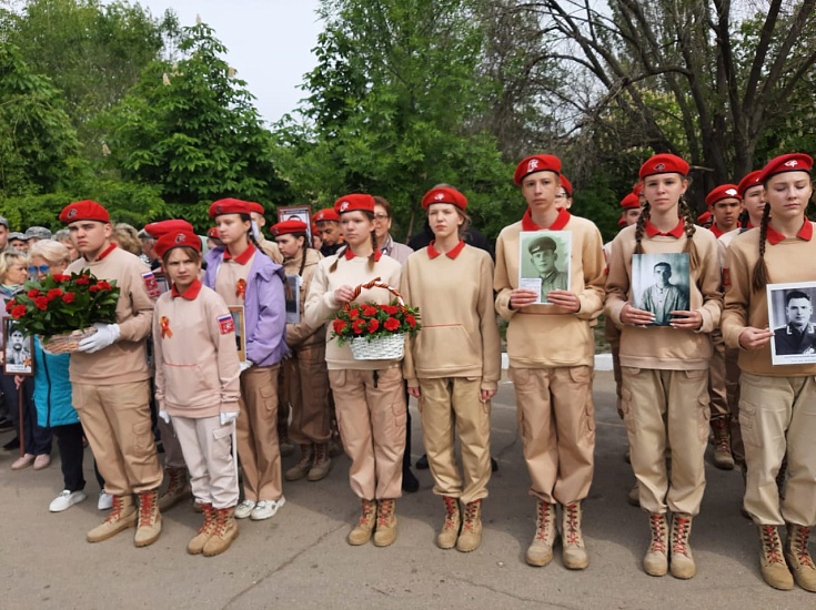 В Ленинском районе состоялось торжественное 
возложение цветов к памятнику «Героям фронта и тыла»