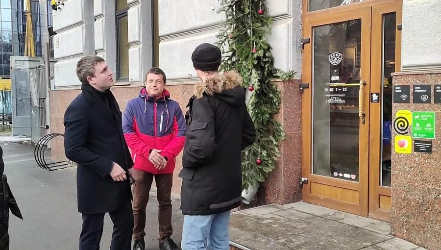 На территории Кировского района состоялся 
мониторинг входных групп на предмет благоустройства в зимний период