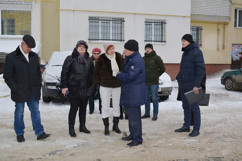 Общественники проконтролировали уборку 
дворовых территорий города