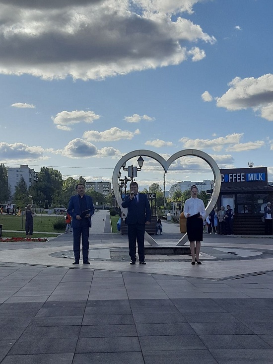 В Кировском районе состоялось открытие 
обновленной Галереи Почета