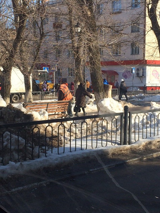 В сквере им. Ломоносова М.В. - ремонтные 
работы