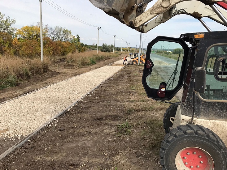 В Ленинском районе ведутся работы по благоустройству 
тротуаров