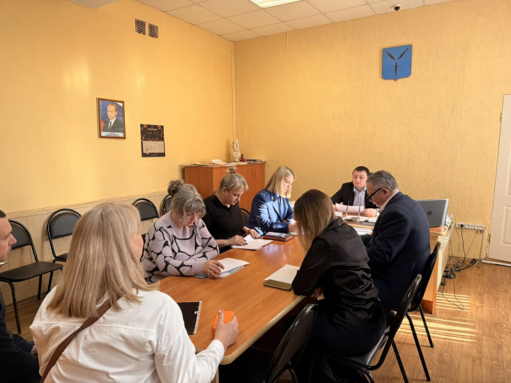 Заместитель главы администрации Заводского района по экономике Артур Арзуманян провел рабочее совещание