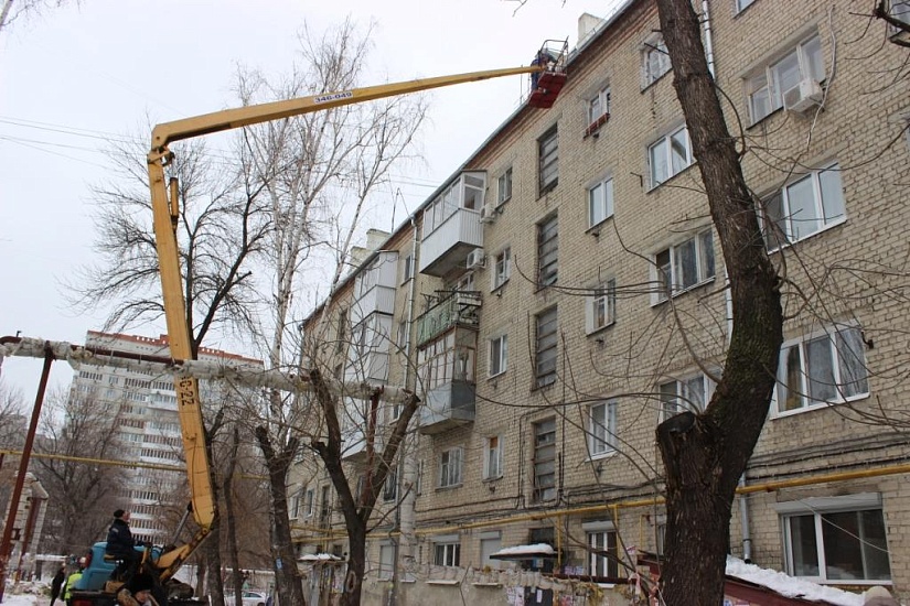 Очистка придомовых территорий и скатных 
крыш от снега и наледи продолжается