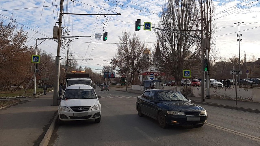 В Саратове завершается установка дублирующих 
дорожных знаков на консольных опорах