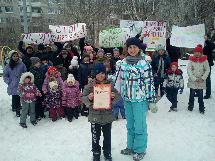 В день борьбы с туберкулезом во дворе Октябрьского 
района прошли веселые старты