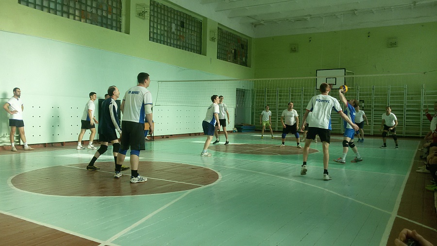 В Кировском районе прошли соревнования 
по волейболу среди команд трудовых коллективов